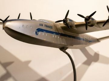 #danslescollections 

En 1936, le Ministère de l’Air lance la fabrication d’un hydravion de ligne capable de parcourir une longue distance : Le #Latécoère...