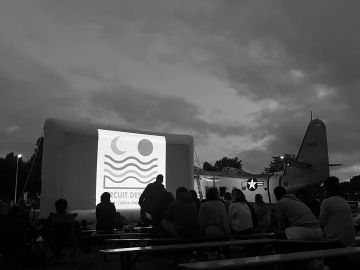 [Ciné Plein Air 🎬✨]

Vous avez été plus de 1050 visiteurs à venir au musée pour profiter des 5 séances de cinéma en plein air organisées par le Cinéma...